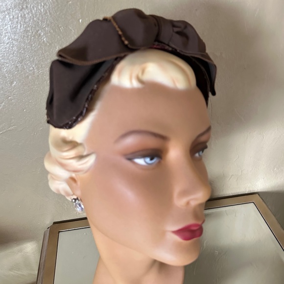 BEAUTIFUL 1950\'s BROWN STRAW HAT WITH GROSGRAIN BOWS & HAT PIN main image 5